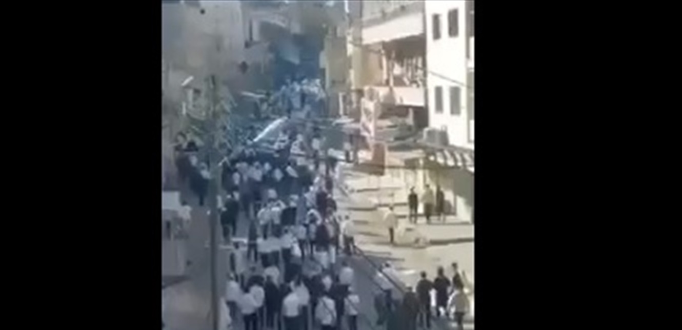 مئات المستوطنين يقتحمون مدينة الخليل