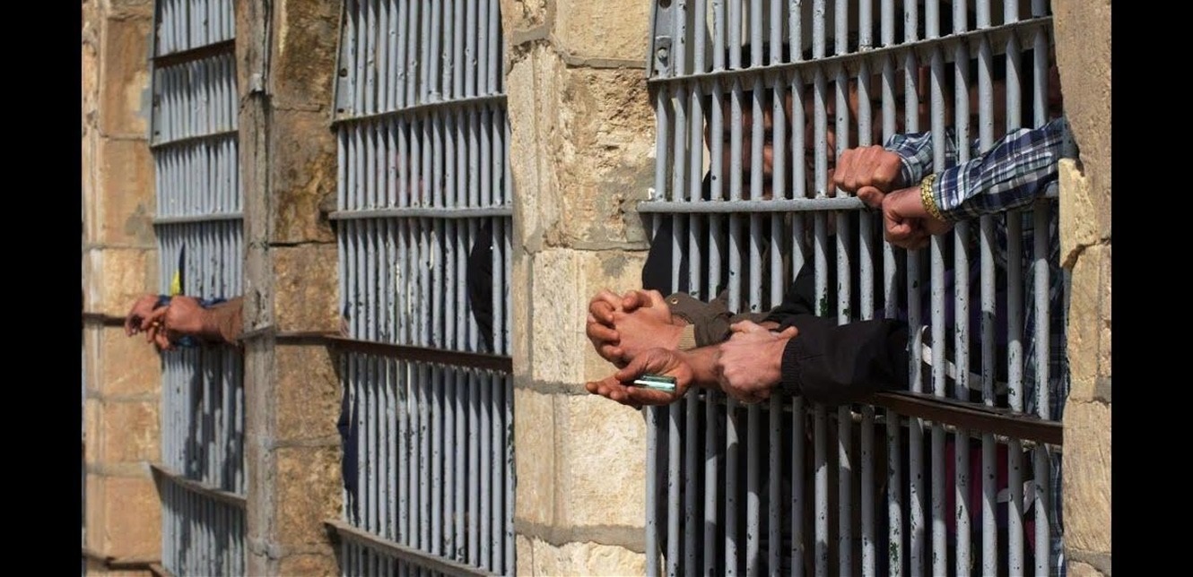  كم يبلغ عدد السجناء الأجانب في سجون إيران؟