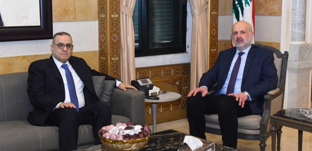 وزير الداخليّة وقّع قراراً رسمياً بتكليف البيسري بإدارة الأمن العام (صورة)