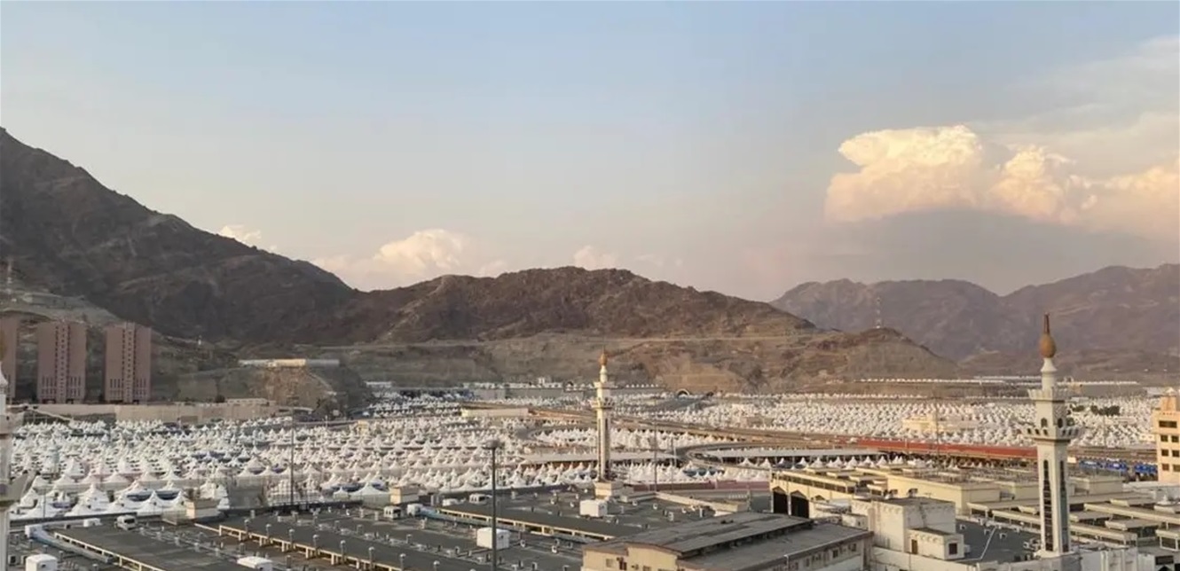 الحجاج يتوافدون إلى منى لقضاء يوم التروية مساء اليوم