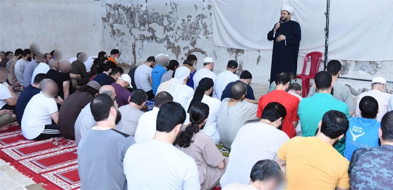 شاهد.. صلاة عيد الاضحى في سجن رومية