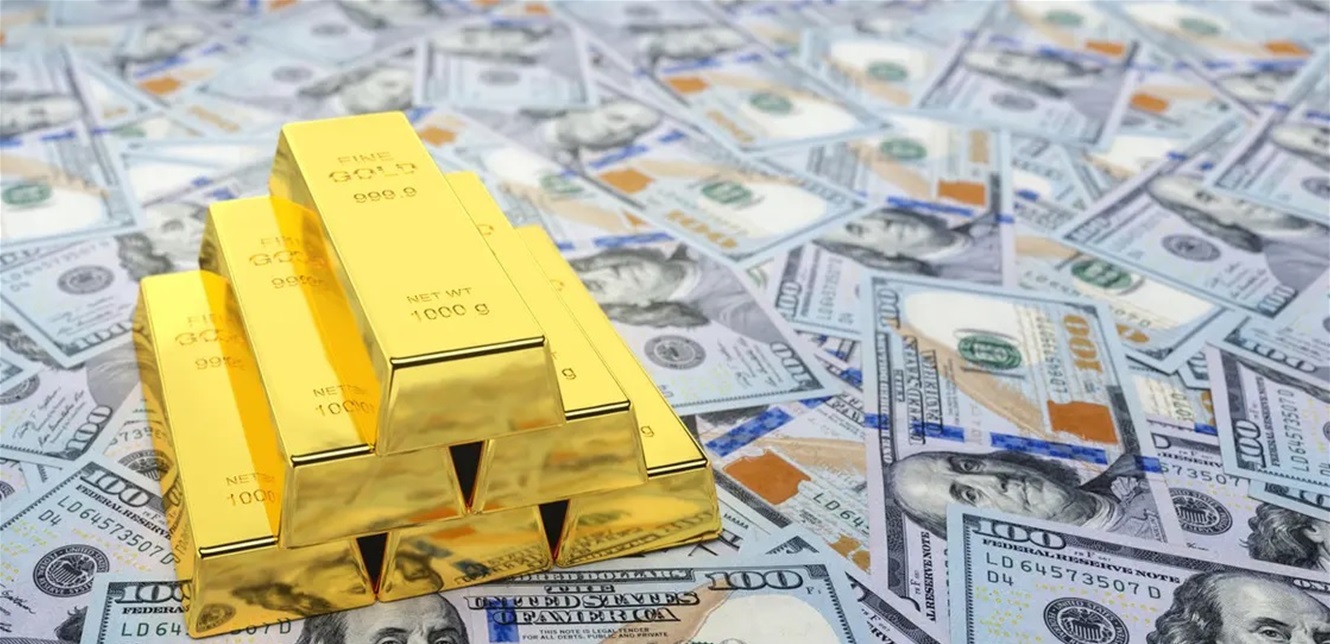 الناس يتهافتون لشرائه.. كيف أثّر ارتفاع الدولار على أسعار الذهب؟
