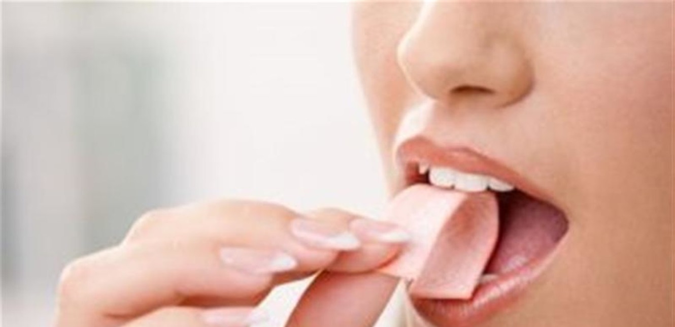 اليكم أضرار مضغ العلكة أكثر من ثلاث دقائق!