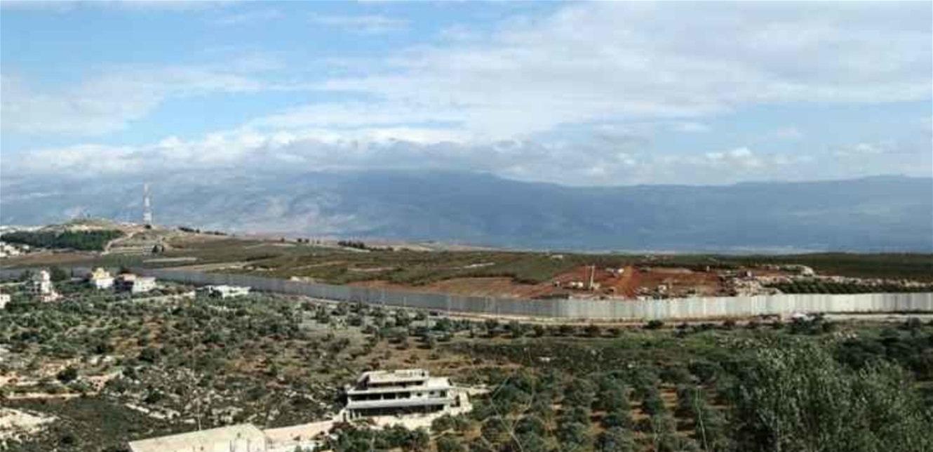 عائلة نُقِلت إلى المستشفى.. ماذا حدث بعدما قصفت طائرة إسرائيليّة منزلاً في الجنوب؟