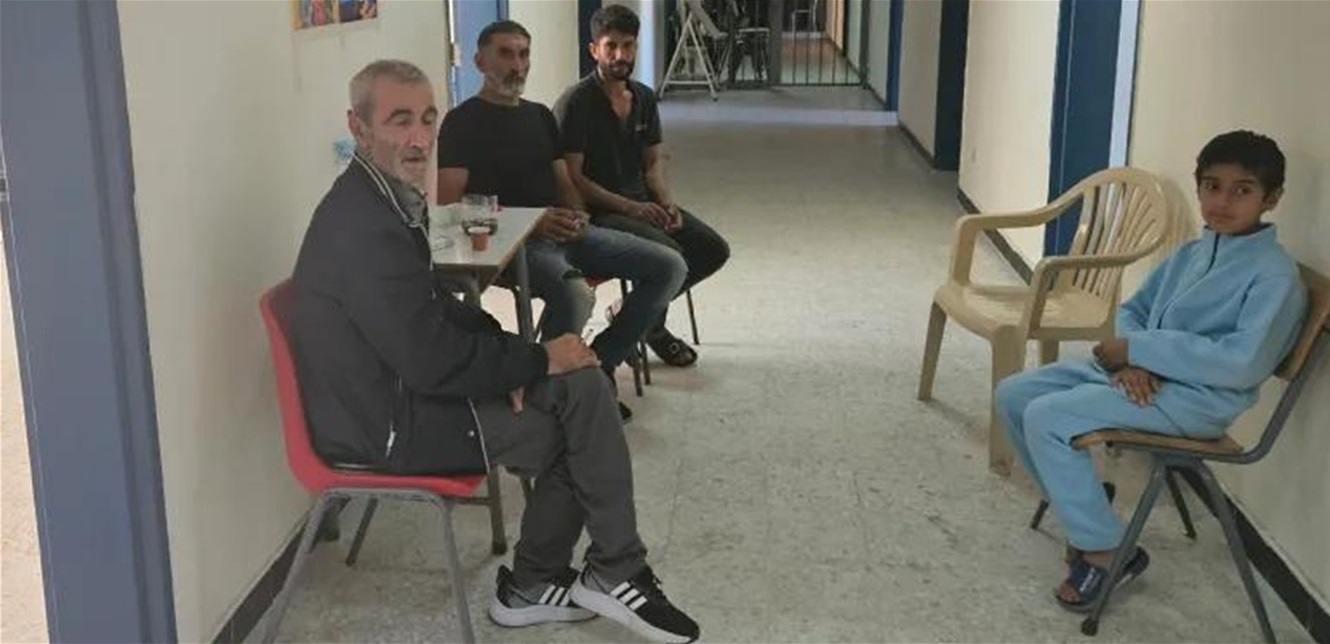 في الدامور.. توزيع مساعدات غذائية على العائلات اللبنانية النازحة