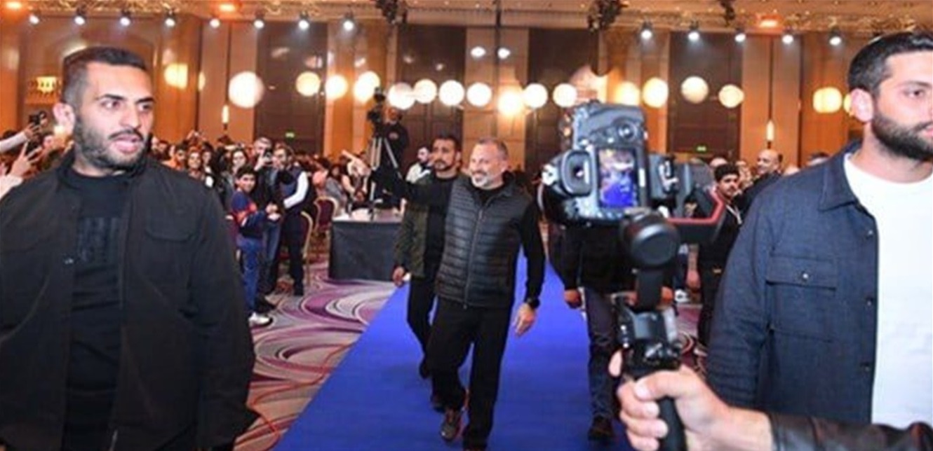 بالصور: باسيل يسلّم نجله بطاقة الانتساب الى التيار