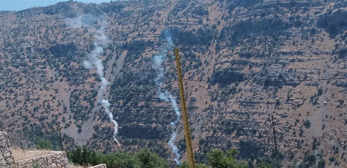قصف وإصابة في صفوف الدفاع المدني.. هذا ما يجري في بلدة الطيبة