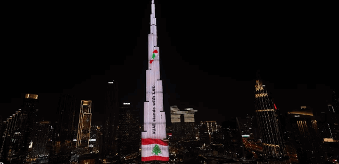 بالفيديو.. برج خليفة يضيء بألوان العلم اللبناني