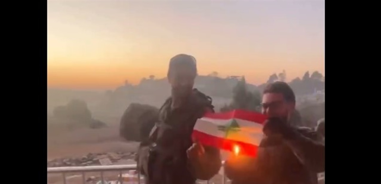 أحرقوا علم لبنان من شرفة أحد المنازل في الجنوب.. فيديو لجنود إسرائيليين يُشعل غضب اللبنانيين