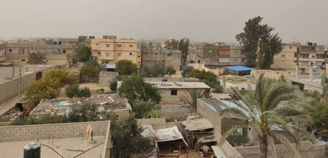 بالصورة.. الجيش يرفع صاروخاً كبيراً غير مُنفجر من بئر العبد