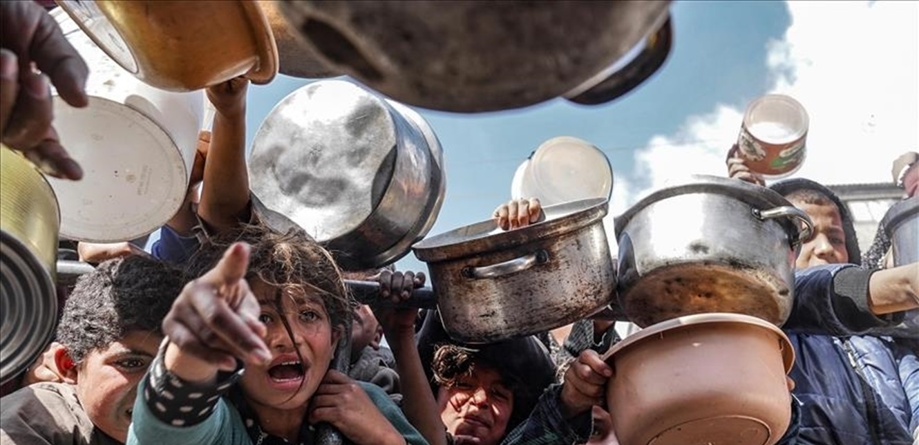 حكومة غزة: الجيش الإسرائيلي يمنع إدخال المساعدات ما تسبب بتعميق الأزمة