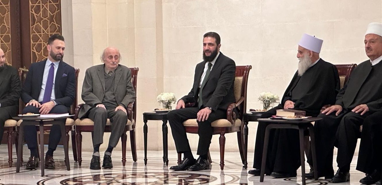 جنبلاط التقى القائد العام للادارة السوريّة.. وهذا ما أكّده الشرع عن العلاقة مع لبنان