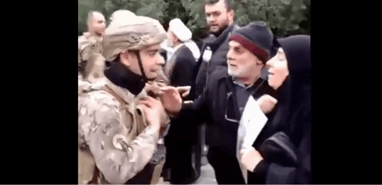 فيديو مؤثر لوالدة شهيد وعسكريّ لبناني في الجنوب.. شاهدوه!