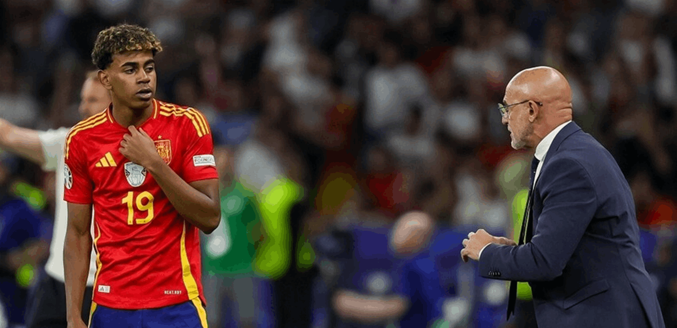 تريدون قتله.. مدرب إسبانيا يطالب بحماية لاعب شهير!