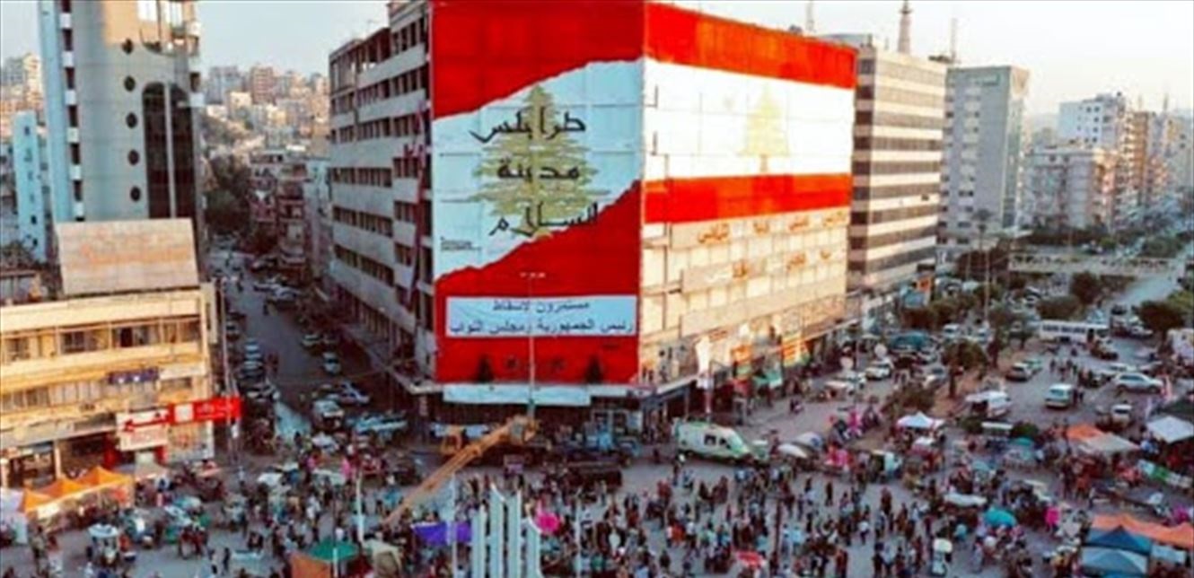غضب في طرابلس.. سائقو توك توك يغلقون ساحة النور بالكامل (صور)