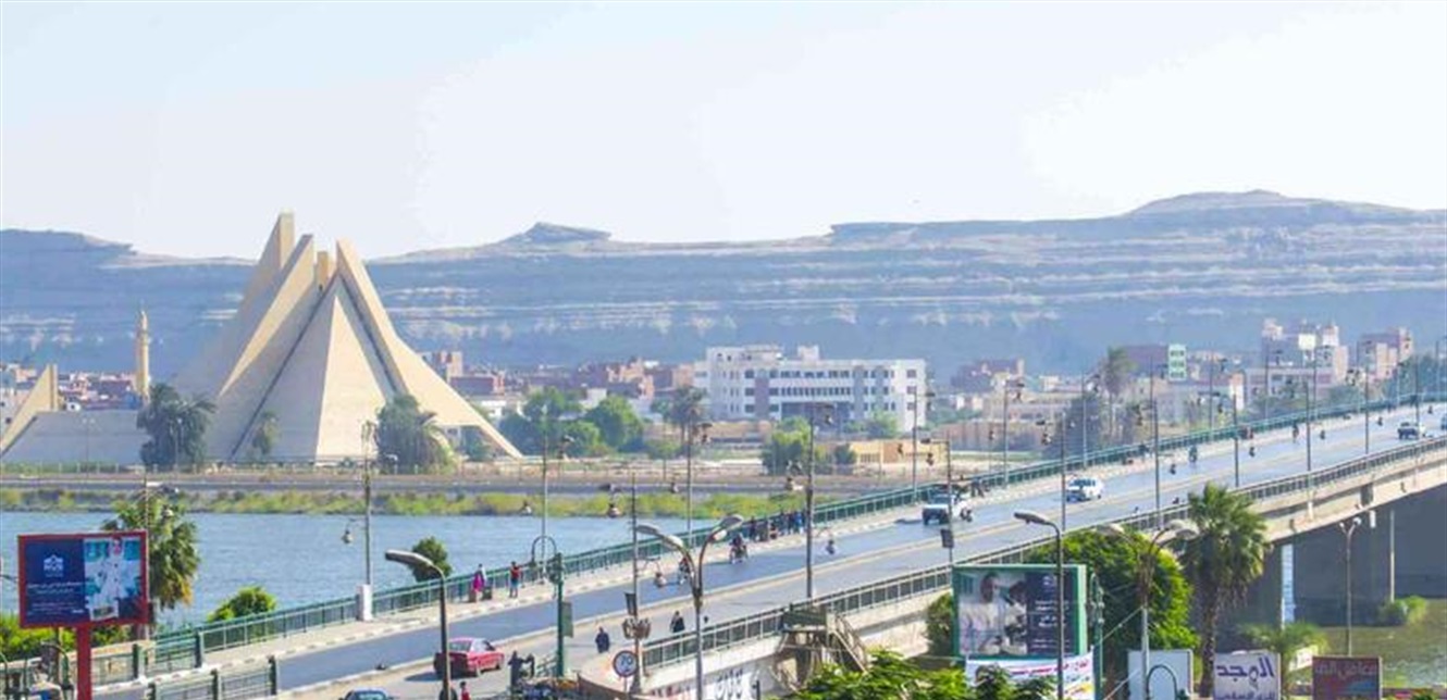 في الشارع.. زوج يُنهي حياة زوجته وشقيقتها 