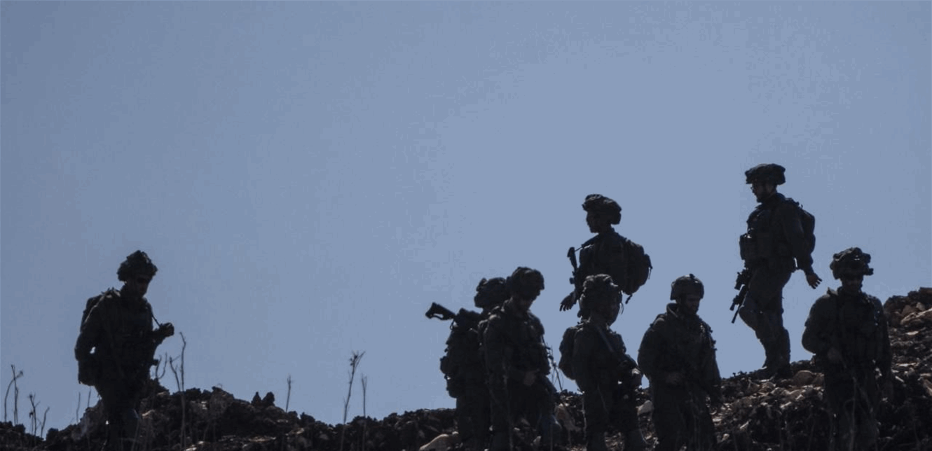 عن الانسحاب من النقاط الخمس.. مصدر إسرائيلي يردّ على براك