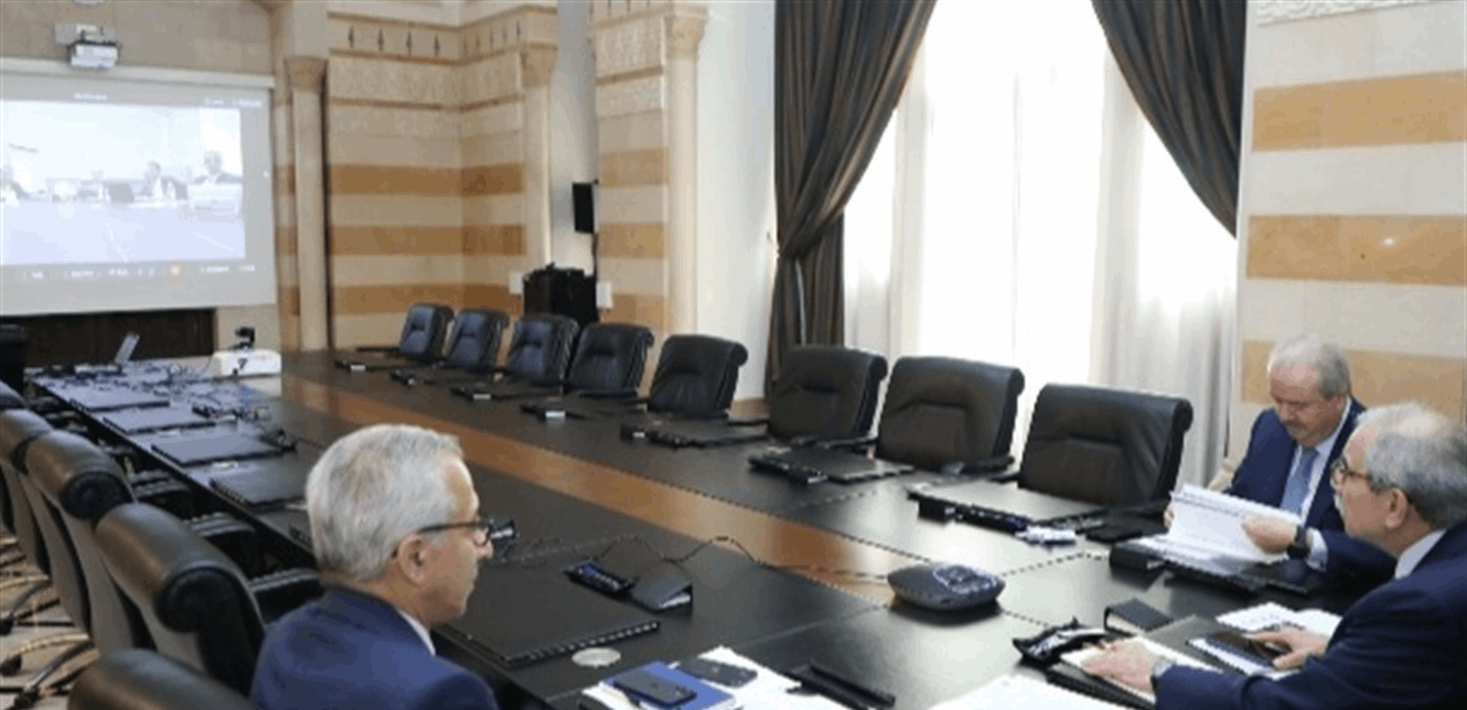 سلام يترأس اجتماعاً مالياً موسعاً لبحث سبل معالجة الفجوة المالية