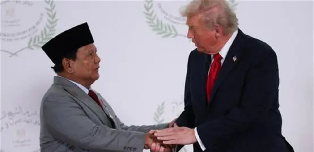 لم يكن يعلم بوجود مكبر للصوت ينقل محادثتهما.. هذا ما طلبه رئيس اندونيسيا من ترامب (فيديو)