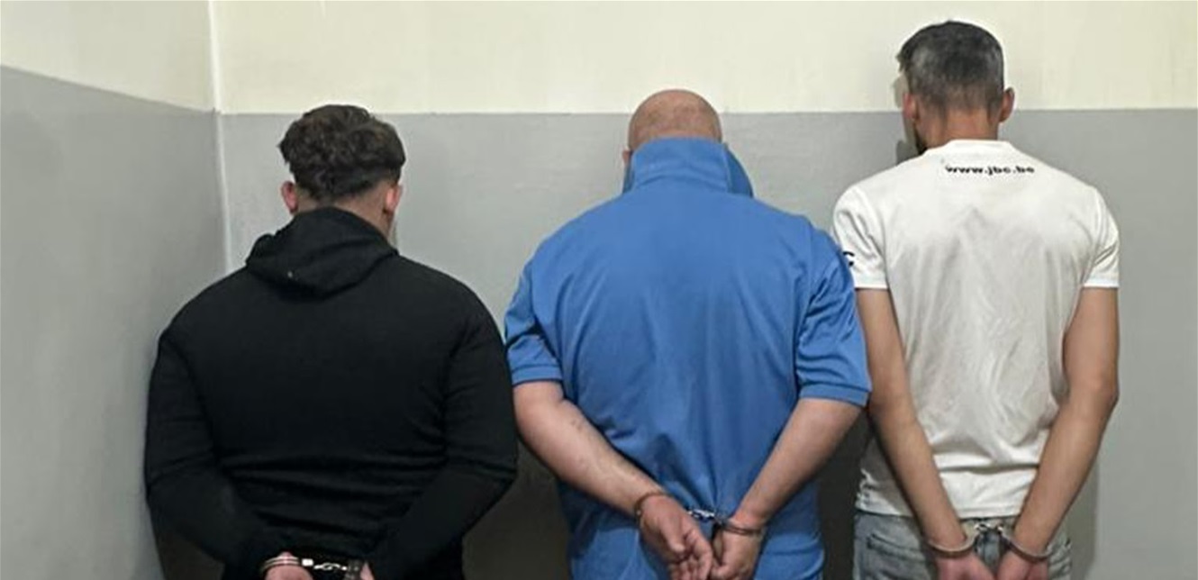 توقيف 3 سوريين بالجرم المشهود... إليكم ما كانوا ينقلونه