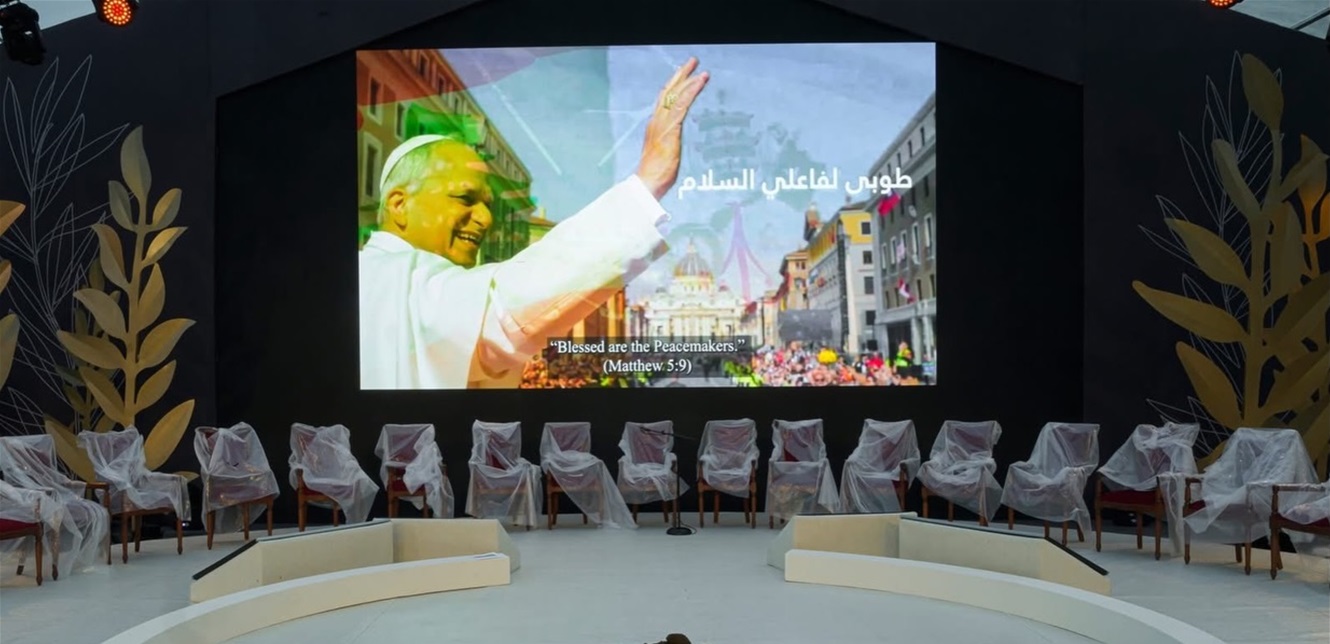 صور ترصدُ التحضيرات لاستقبال البابا في بيروت.. هكذا بدا المشهد