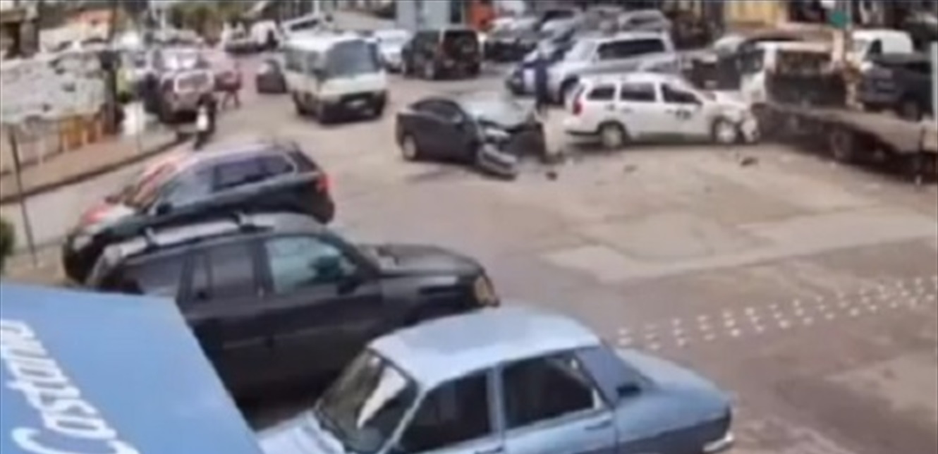 فيديو لحادث سير مُرعب... هكذا نجت إمرأة من إصطدام مُميت