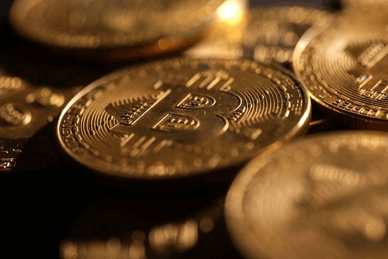 بيتكوين عالقة بين الدعم والمقاومة 