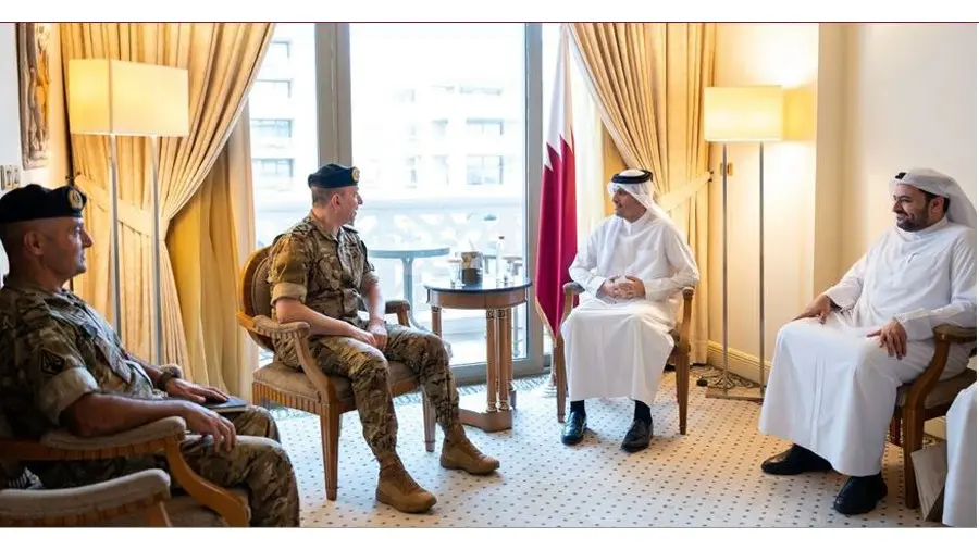 لقاء في بيروت بين رئيس الوزراء القطري وقائد الجيش