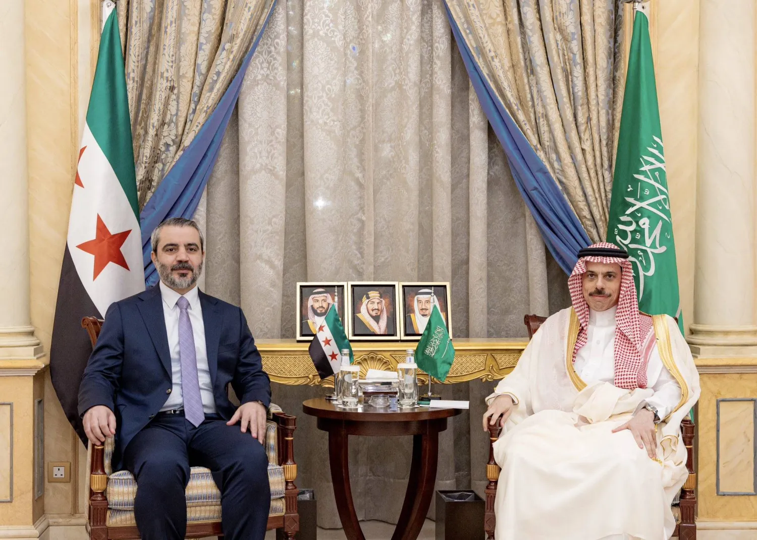 فيصل بن فرحان والشيباني بحثا مواصلة التنسيق لحفظ أمن المنطقة