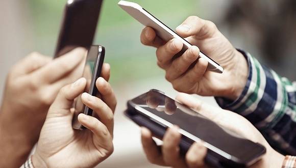 كيف يحافظ الهاتف على الاتصال أثناء الحركة؟ 