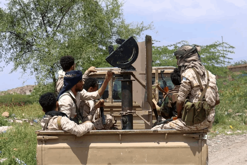 مع بداية الاسبوع الثالث.. مواجهات بين القوات اليمنية والحوثيين تشتعل في مأرب وتعز والجوف