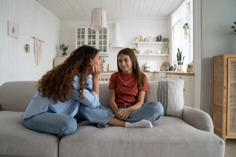لماذا تبلغ فتيات هذا الجيل أبكر من أمهاتهن؟