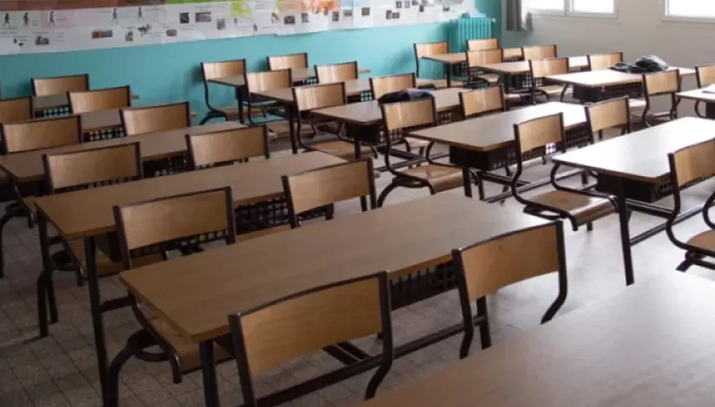هل تسرّعت كرامي لـتنقذ موقفها؟ قرار دمج الصفوف يثير مخاوف على تعليم التلامذة