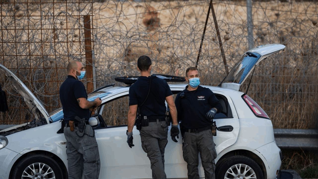 مطاردة سائق في إسرائيل بعد محاولته دهس شرطي