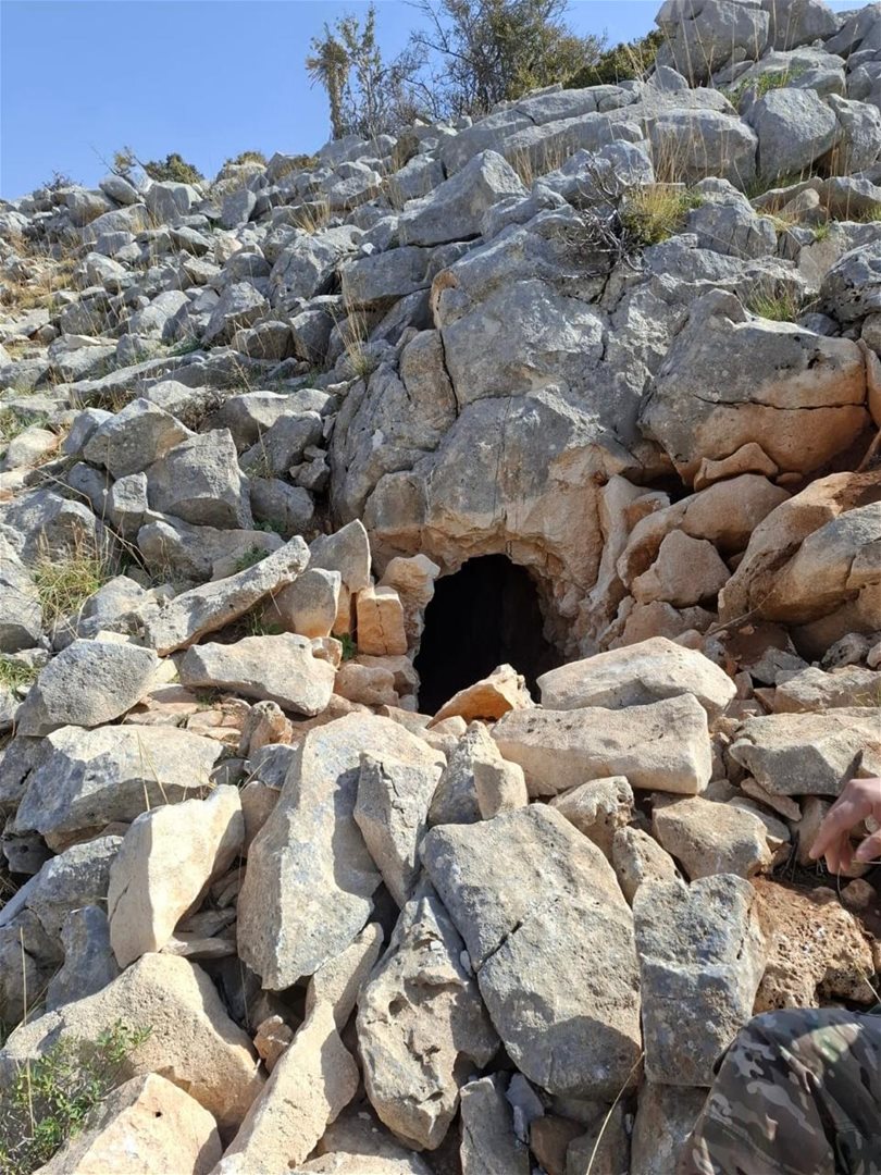 بالصور... العثور على نفق في منطقة العاقورة - جبيل