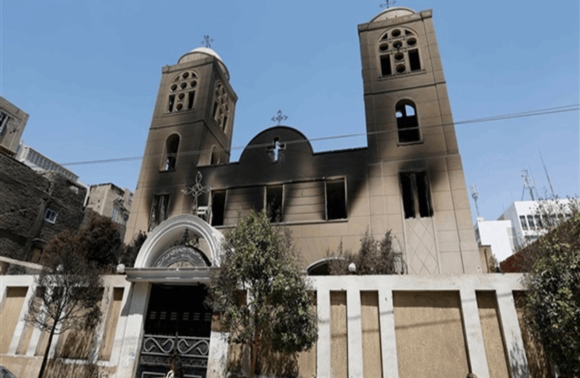 الأمن المصري يكشف ملابسات إشعال شخص النيران داخل كنيسة في الجيزة