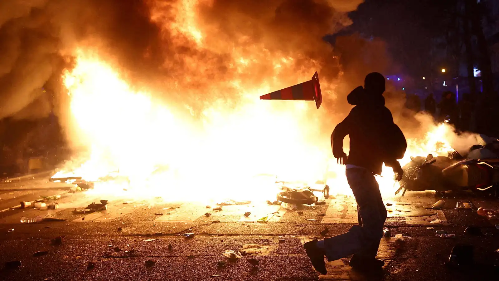 فرنسا تودع 217 شخصًا السجن على خلفية أعمال العنف والنهب