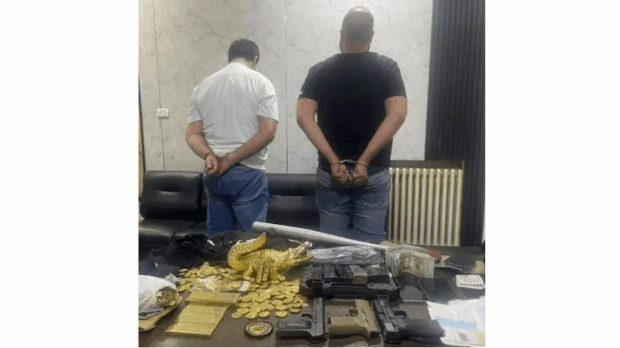 خطفاه بحثاً عن المال... توقيف شخصين على حاجز ضهر البيدر