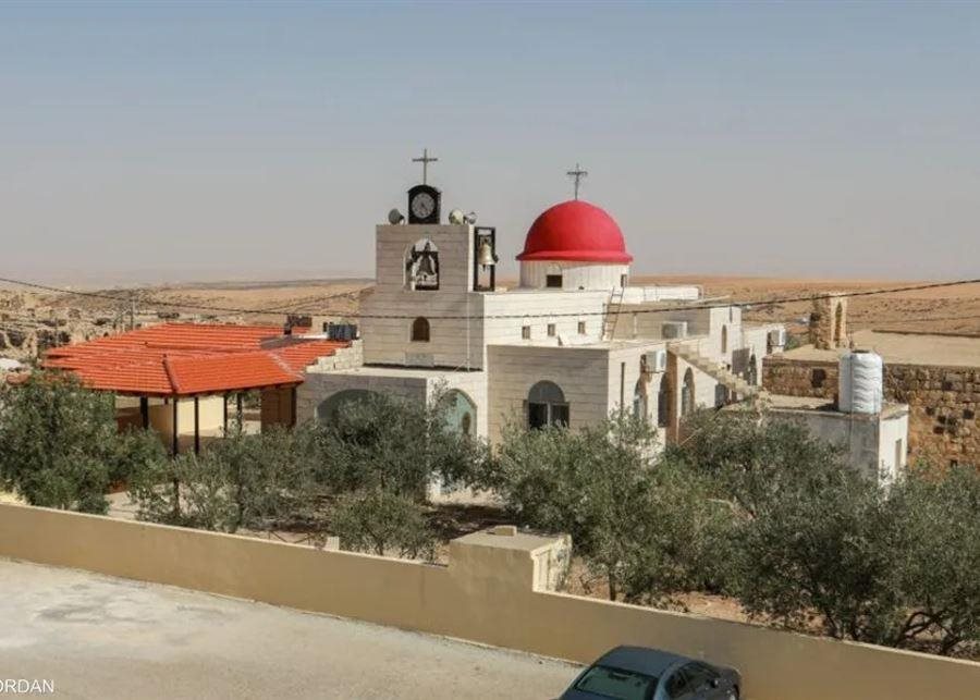 بالصور: إطلاق نار داخل كنيسة في الأردن يسقط قتلى وجرحى.. وتحرك أمني وإدانات