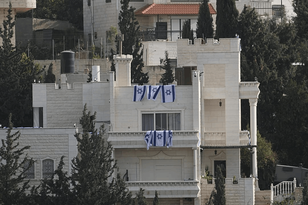 بعد مقتل جنديين.. إسرائيل تهجّر نحو 250 عائلة فلسطينية في الخليل