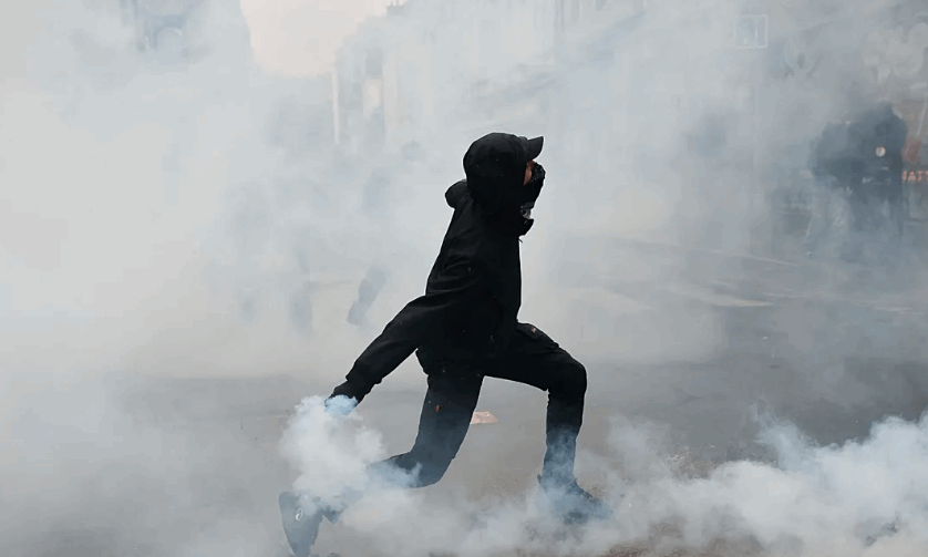 احتجاجات فرنسا تتصاعد.. إصابات خطيرة ومواجهات