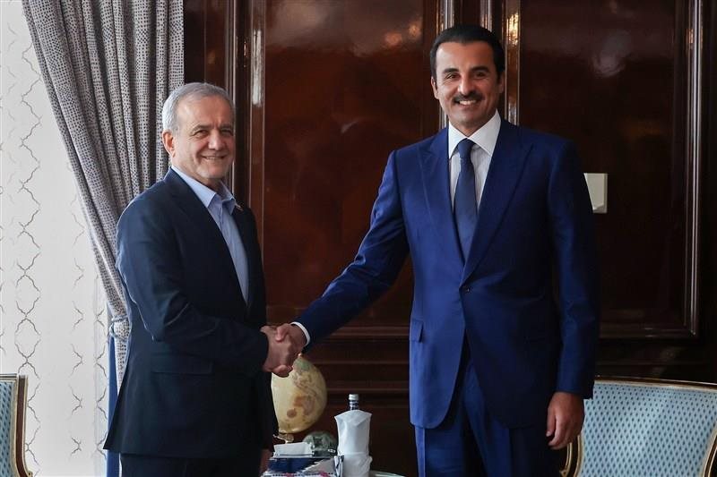 الرئيس الإيراني وأمير قطر يؤكدان على تعزيز العلاقات بين طهران والدوحة