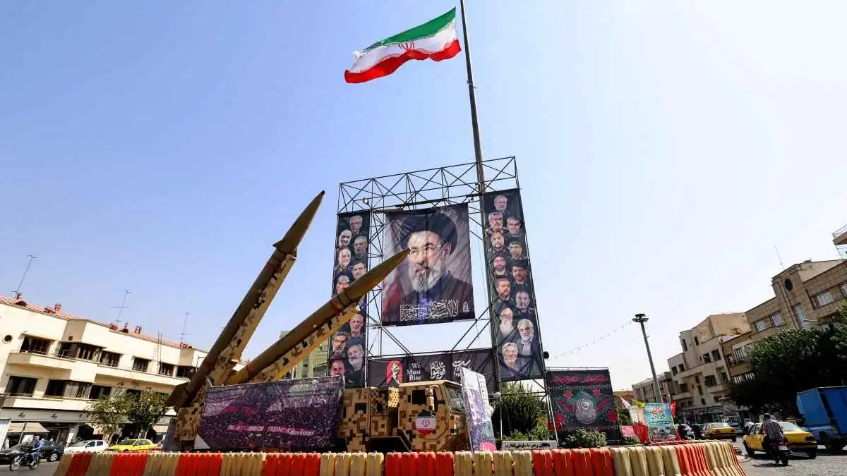 بشأن الحالة الصحية للمرشد.. هذا ما كشفه مسؤولون إيرانيون