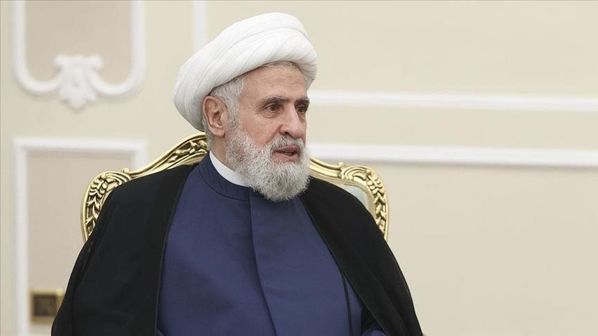 لا يعنينا من يحكم إسرائيل... ماذا قال قاسم عن السلاح والاتفاق الأميركي الإيراني؟