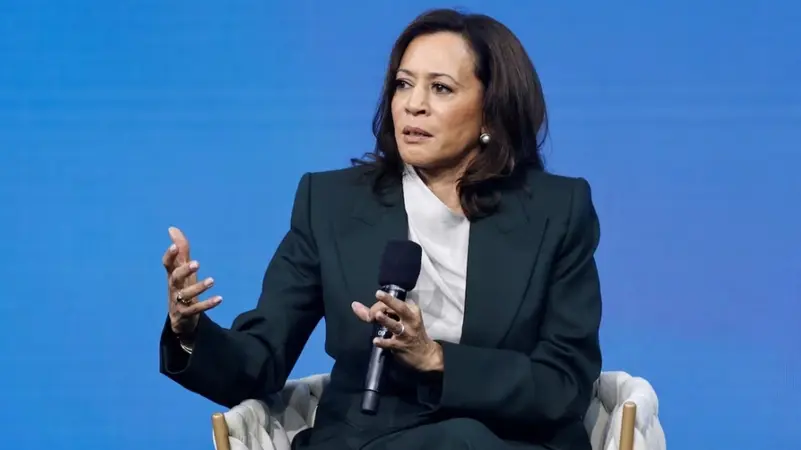 مع اقتراب انتخابات التجديد النصفي... كامالا هاريس تحذّر من عزل ترامب للمرة الثالثة