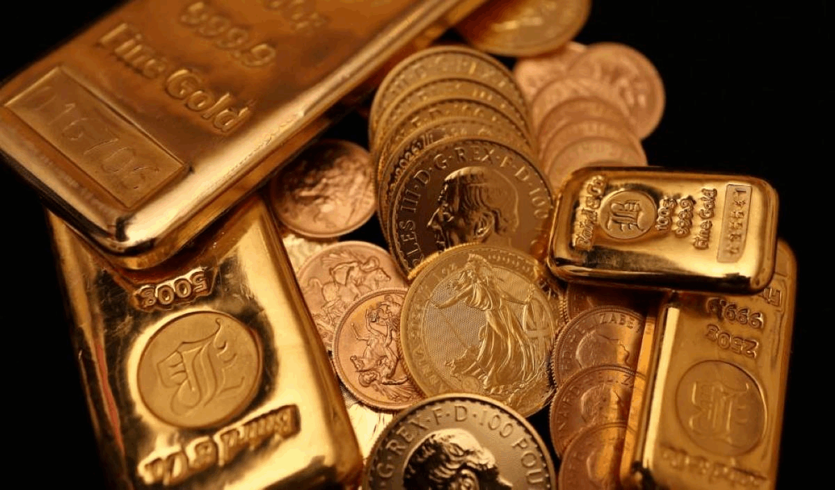 الذهب يتراجع.. وهذا سعر الأونصة اليوم