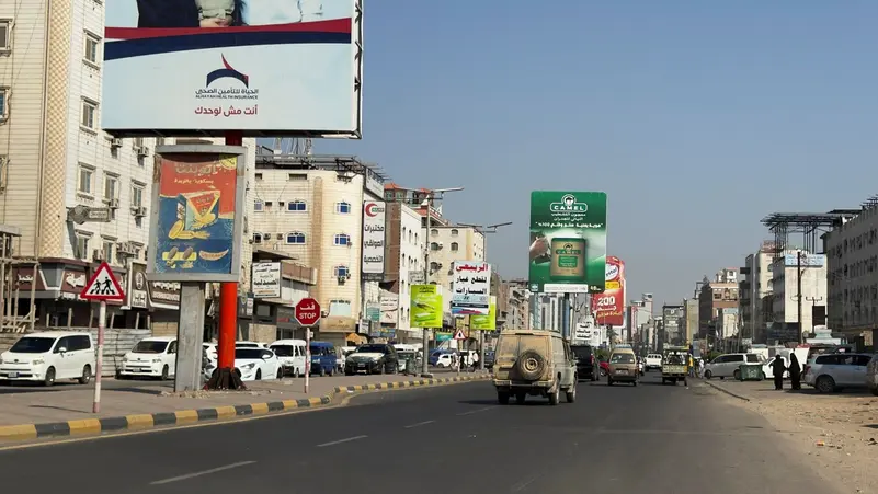 الحوثيون يستهدفون قصر المعاشيق ومطار عدن