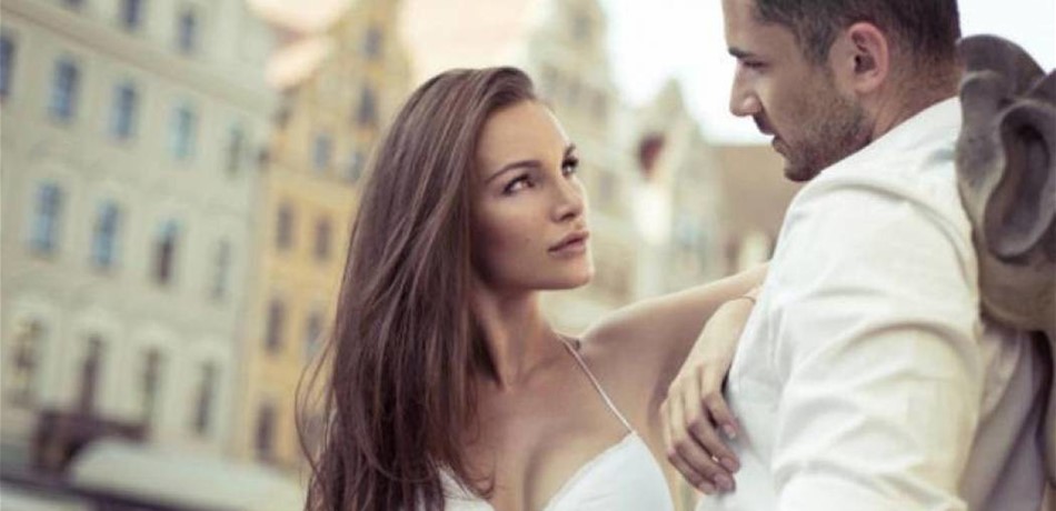 أكثر 3 أمور تزيد من جاذبيتك أمام الرجل.. ما هي؟
