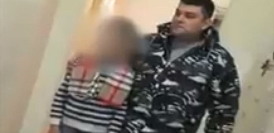 بالفيديو: طفلٌ يطلب نجدة "مخفر النبعة" بعد إجباره على العمل!