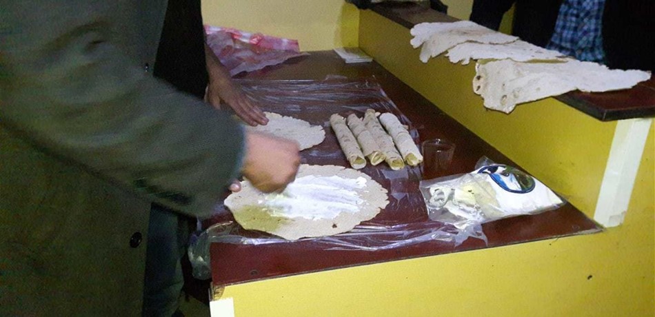 كيف يخاطر المتطوعون لإيصال الطعام لنصف مليون محاصر بالغوطة؟